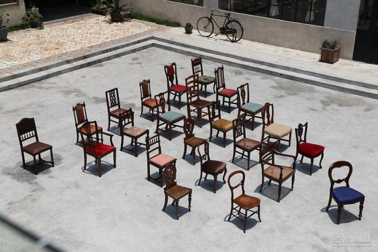 椅子最易營(yíng)造高級(jí)感 伊能靜就偏愛歐洲古董家具